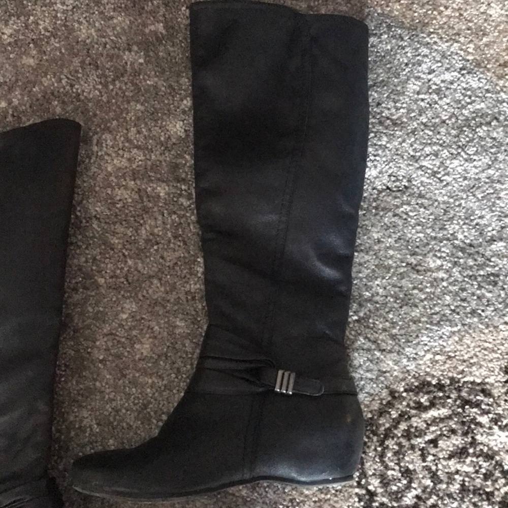 Black boots with hidden wedge heel 🔥